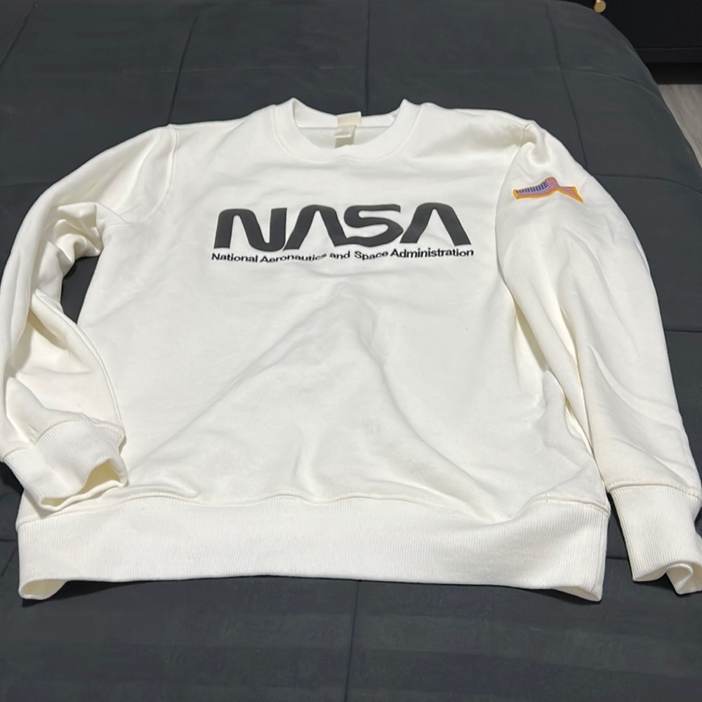 NASA sweatshirt in men’s small